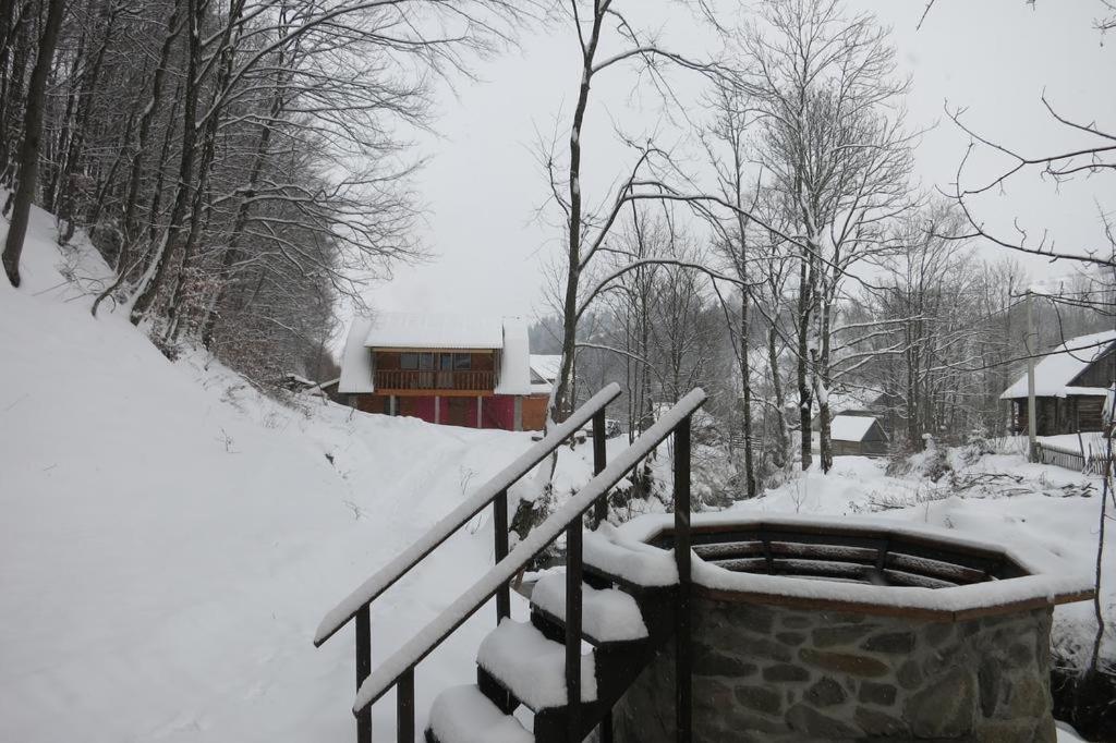 Cottage V Gorakh Izky Exterior foto